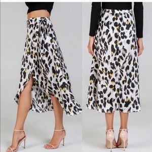 💰Leopard print wrap skirt white
